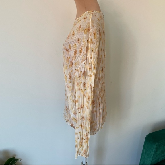 Vince Pressed Petal Long Sleeve Off White Floral Print Crinkle Blouse EUC Size L - Picture 3 of 9